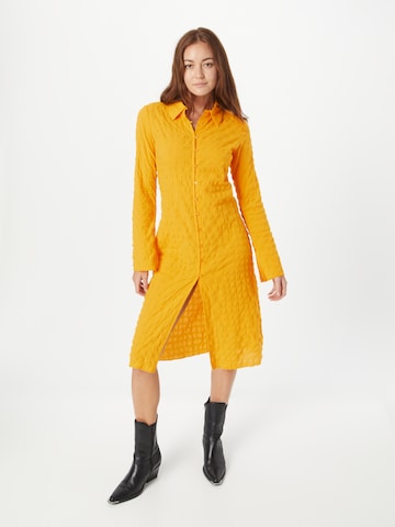 Robe-chemise WEEKDAY en jaune : devant