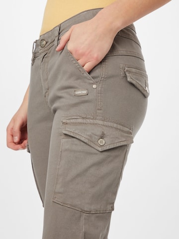 Coupe slim Jeans cargo 'Amelie' Gang en gris