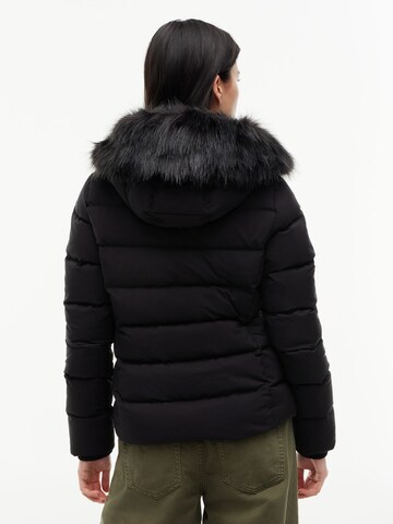 Giacca invernale di Tommy Jeans in nero