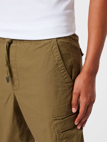 Tapered Pantaloni cu buzunare de la GAP pe verde