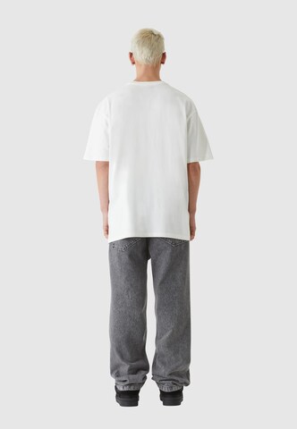 Maglietta 'Blurred Flowers' di Lost Youth in bianco