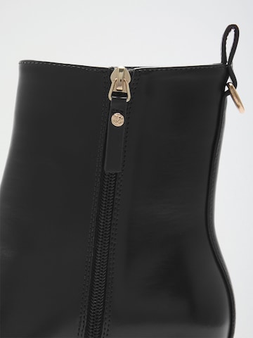 Lipsy Stiefelette in Schwarz