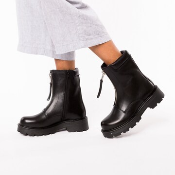 VAGABOND SHOEMAKERS - Botas 'Cosmo 2.0' em preto: frente