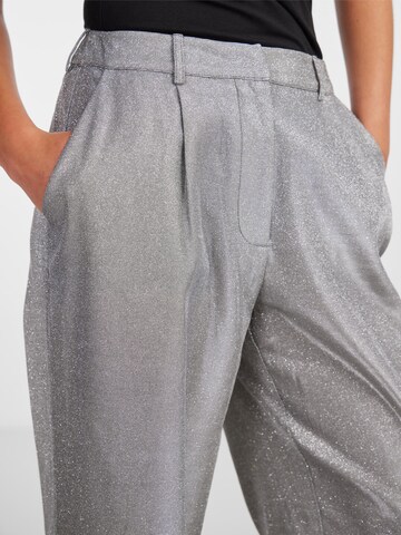 Wide leg Pantaloni 'GLITTY' di PIECES in grigio