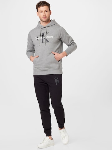 Calvin Klein Jeans Sweatshirt in Grau