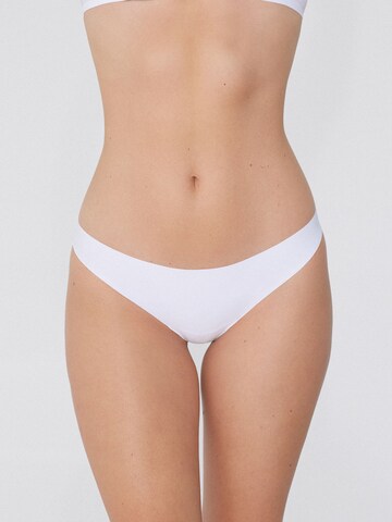 Tezenis Thong in White: front