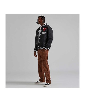 NEW ERA Jacke in Schwarz