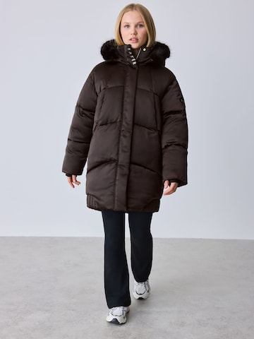 Baker by Ted Baker Пальто в Коричневый: спереди