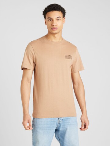 FRENCH CONNECTION - Camiseta 'Repeat' en marrón: frente