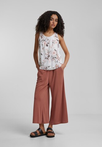 Top di Cloud5ive in bianco