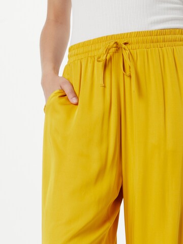 Wide leg Pantaloni de la TAIFUN pe galben