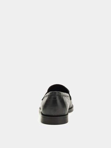 GUESS Classic Flats 'Sadien' in Black