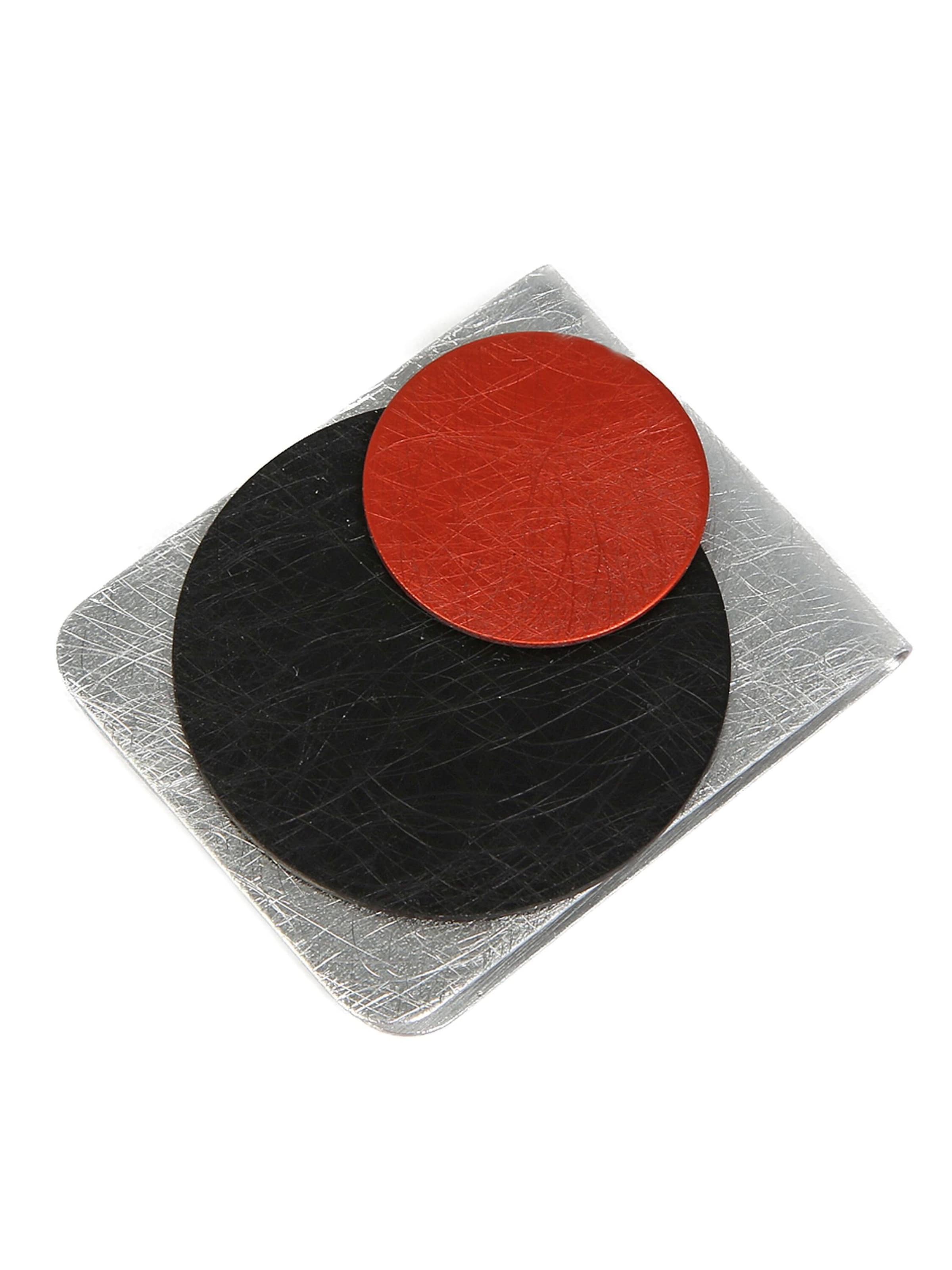 Broche DeMarie en noir : devant