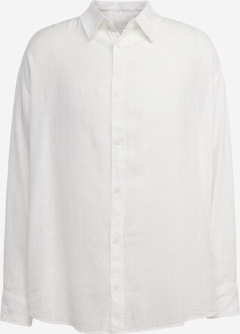 Coupe regular Chemise WEEKDAY en blanc : devant