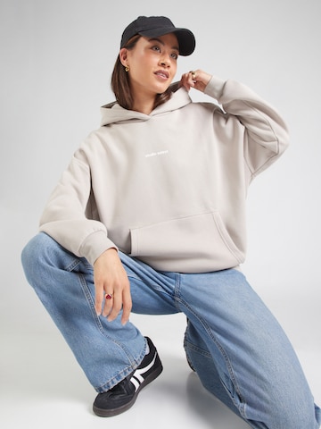 STUDIO SELECT Collegepaita 'Ruby' värissä harmaa: etupuoli