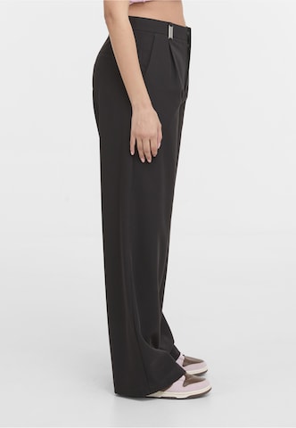 2Y Studios - Pierna ancha Pantalón plisado 'Talia' en negro