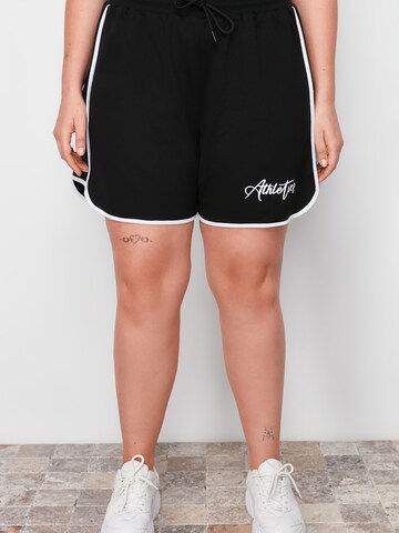 Trendyol Curve - regular Pantalón en negro