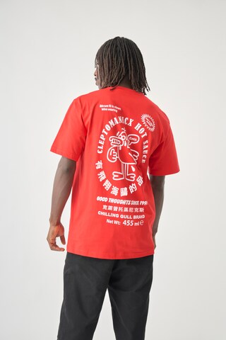 Cleptomanicx Shirt in Red: front