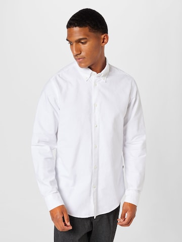 NN07 - Ajuste regular Camisa 'Arne' en blanco: frente