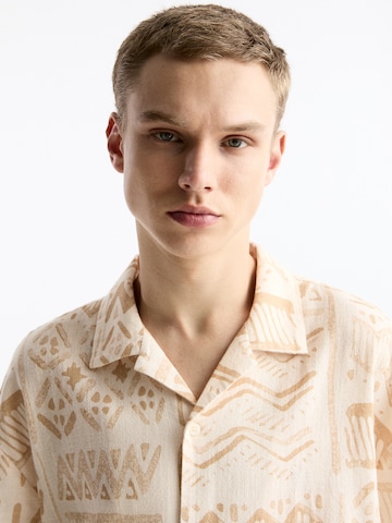 Pull&Bear Comfort fit Koszula w kolorze beżowy