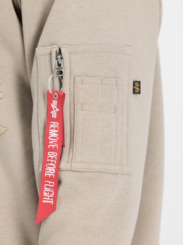 ALPHA INDUSTRIES Sweatshirt 'Emb' i beige