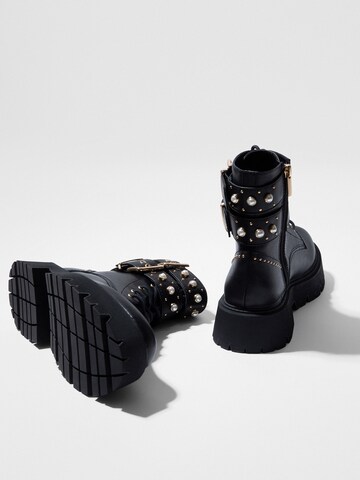 Bottines à lacets Bershka en noir