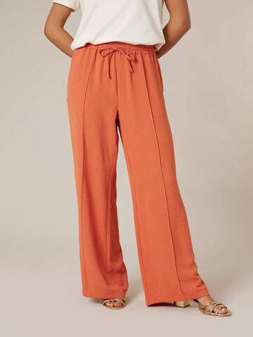 Loosefit Pantalon 'NISKI' Deeluxe en orange : devant