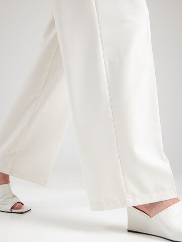 ABOUT YOU Wide leg Pressveckad byxa 'Ronja' i vit