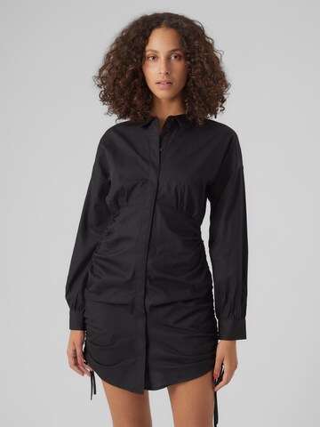 Abito camicia di VERO MODA in nero: frontale