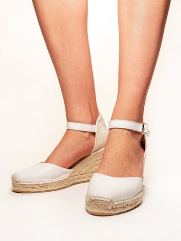 Alhamas - Sandalias con hebilla 'Alpargata Cuña 7 cm' en blanco: frente