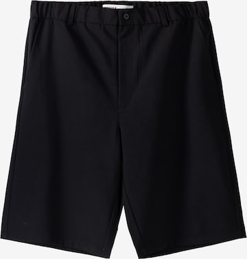 Pantaloni de la Bershka pe negru: față