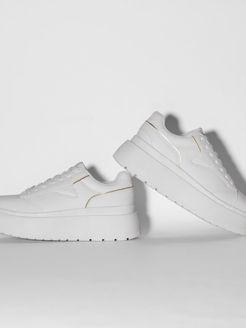 Bershka Sneakers in White