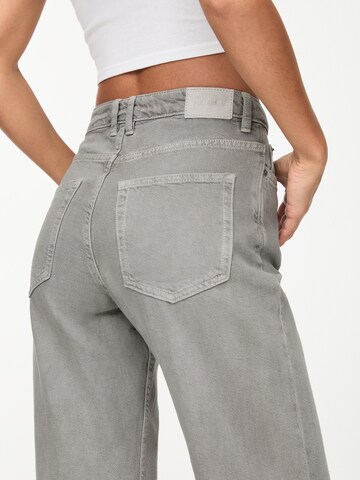 Pull&Bear Flared Jeans in Grijs