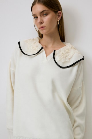 Touche Prive Pullover in Beige