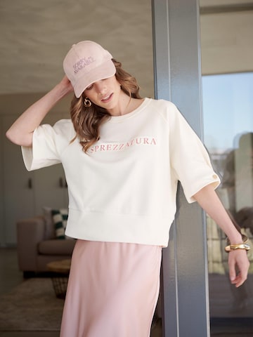 I want the moon Shirt in Beige