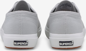 SUPERGA Sneaker in Grau