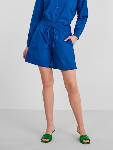 PIECES Loosefit Shorts 'Ava' in Blau: predná strana