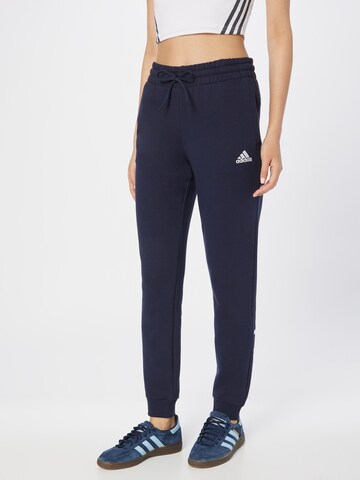 ADIDAS SPORTSWEAR - Tapered Calças de desporto 'Essentials' em azul: frente