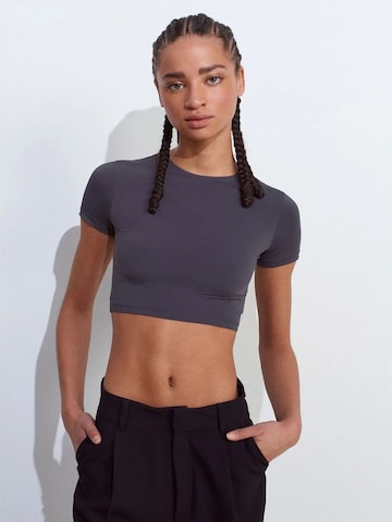 T-shirt Dilvin en gris : devant