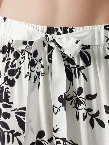 Hiccup - Perna larga Calças em branco