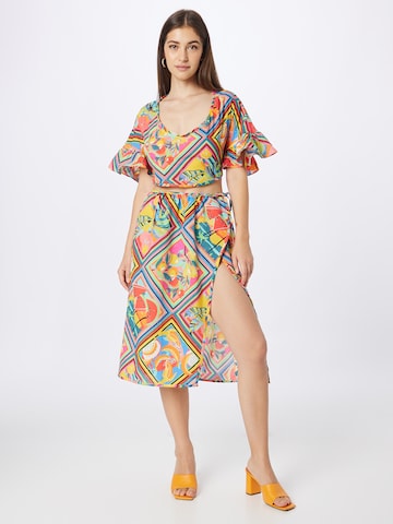 Trendyol Plážové šaty – mix barev: přední strana