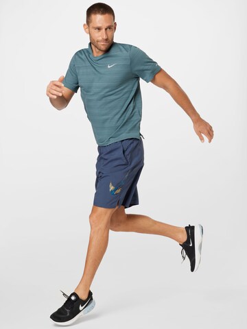 NIKE Loosefit Sportshorts in Blau