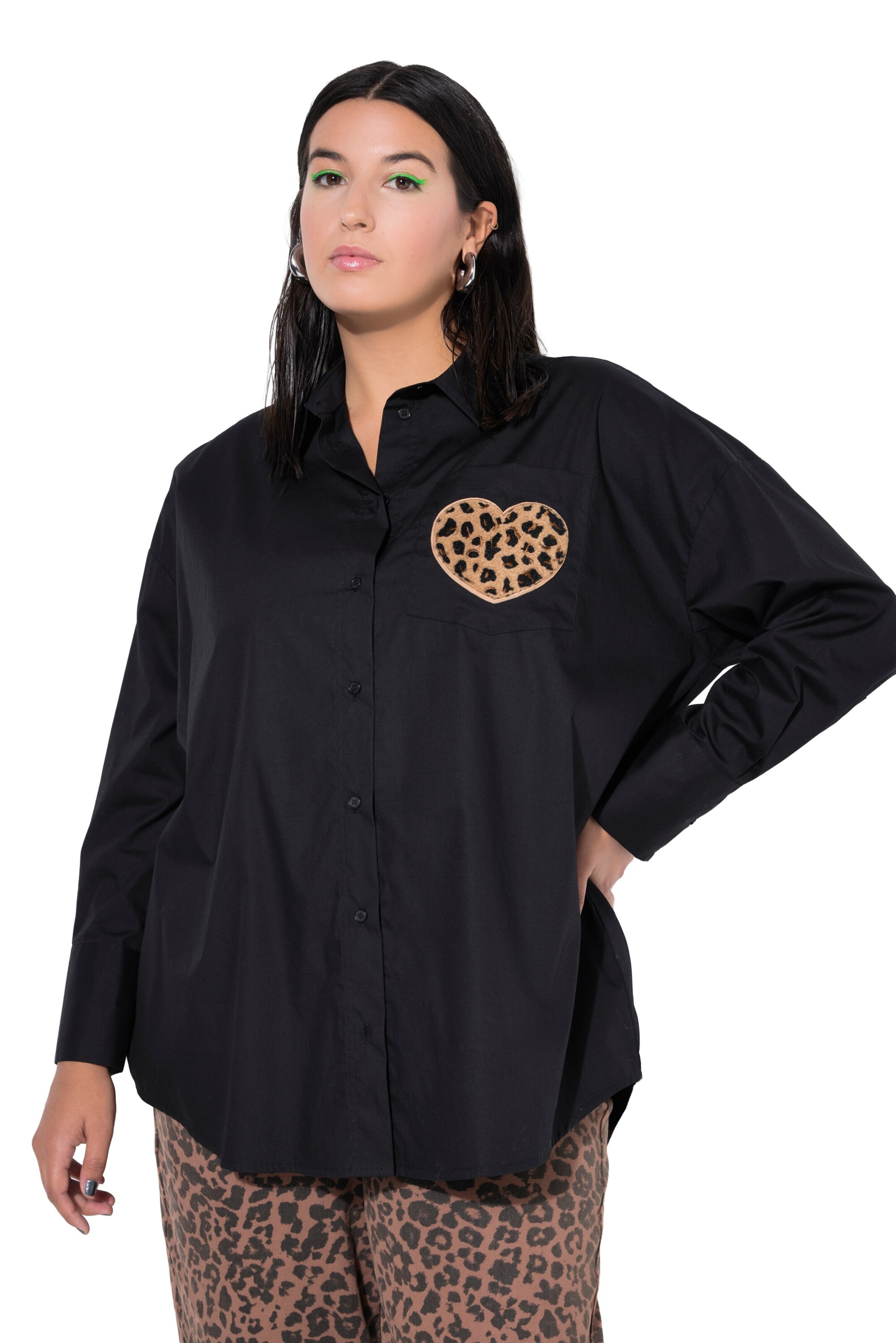 Studio Untold Blouse in Black: front