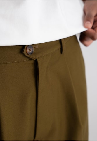 Regular Pantalon Prohibited en vert