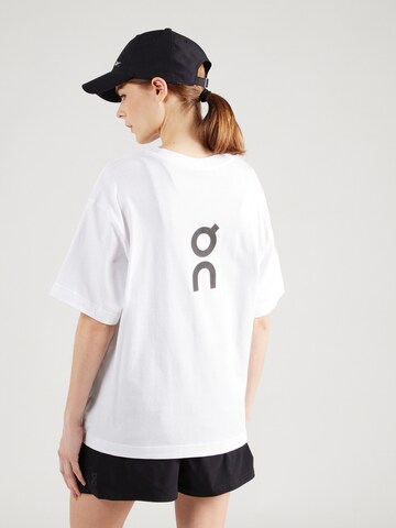 T-shirt 'Club T' On en blanc