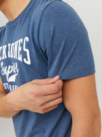 Tricou de la JACK & JONES pe albastru