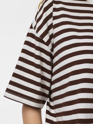 T-shirt PIECES en marron