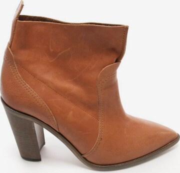BOSS Dress Boots in 38 in Brown: front
