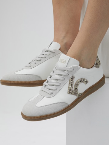 Baskets basses Lola Casademunt en blanc