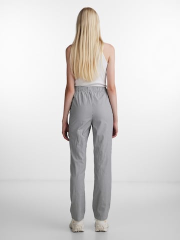 PIECES Loose fit Pants 'HOLLY' in Grey